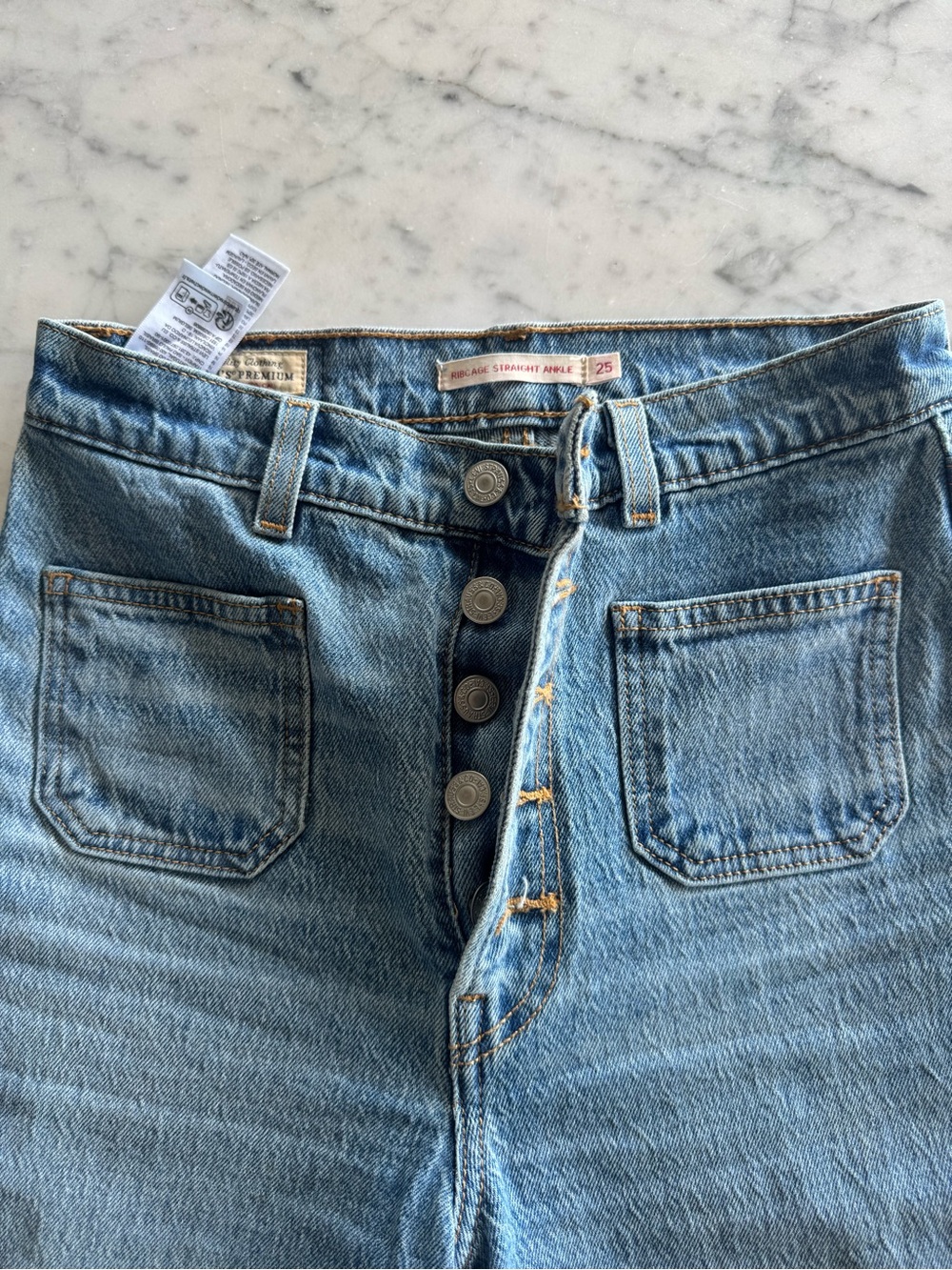 Levi’s Ribcage Patch Pocket Ankle - Picture 5 of 5